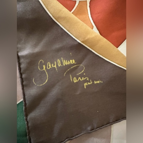 Vtg GayAmiee Paris, Silk, Hand Painted Multicolored Floral square scarf, 30,5” - Picture 7 of 12